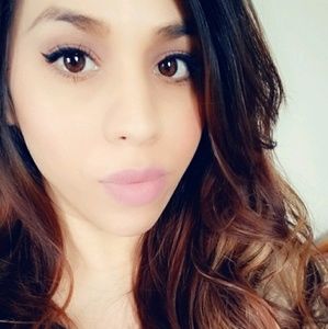 Meet your Posher, Alejandra